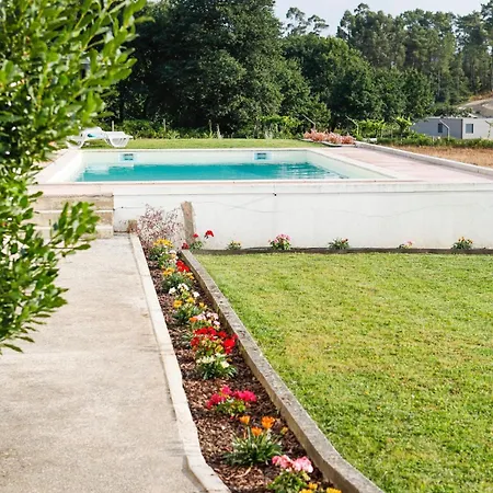 Agualongavillas Pool And Family Leisure * Paredes de Coura